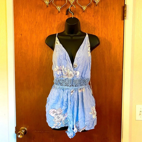 🆕 Adam Levine Light Blue Floral Romper - Picture 1 of 12